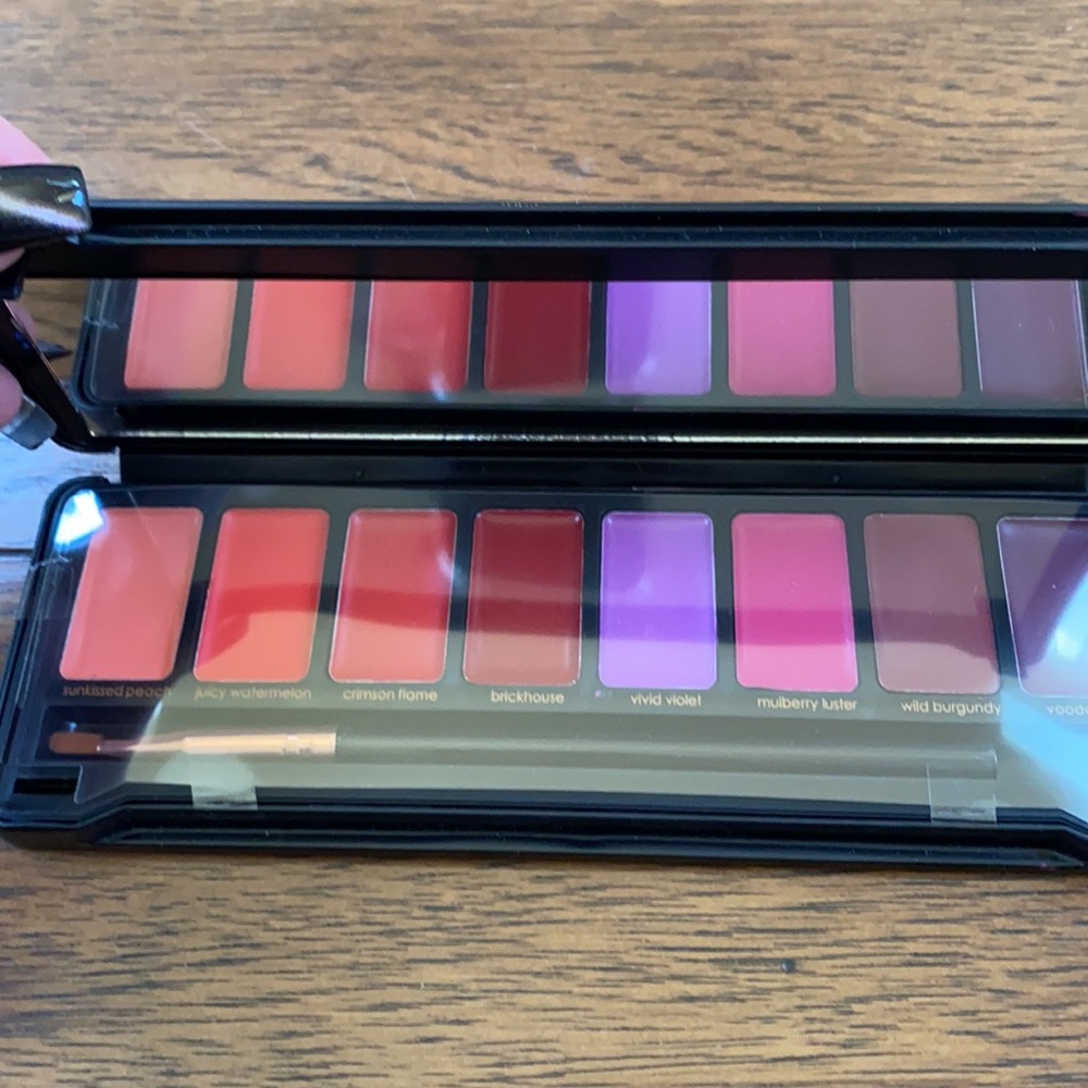 High pigmented matte lipstick - Picture 2 of 2